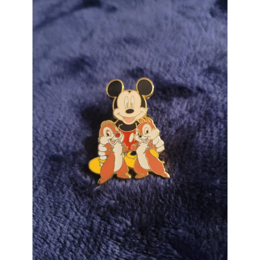 Disney Mickey with Chip & Dale – Mickey Mouse and Friends 4 Pin Booster #13860